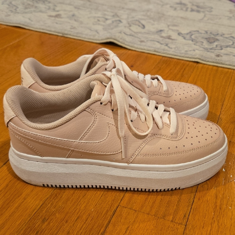 Nike Women's Pink Sneakers